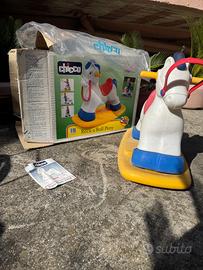 Cavallo a dondolo chicco