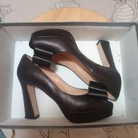 Décolleté nere eleganti con tacco alto e plateau B