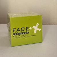 Maschera viso punti neri