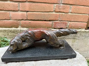 Statua cane in metallo