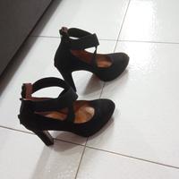 Scarpa con tacco 