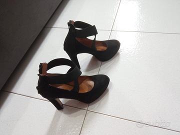 Scarpa con tacco 