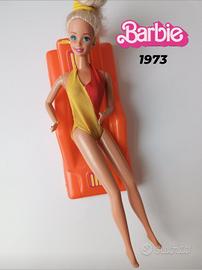 Chaise lounge piscina di Barbie 1973 con costume