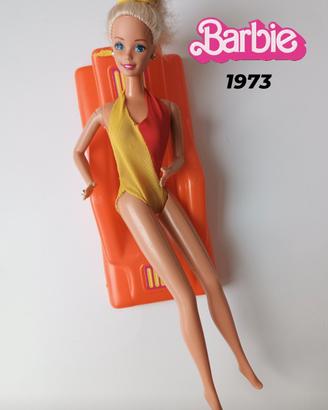 Chaise lounge piscina di Barbie 1973 con costume