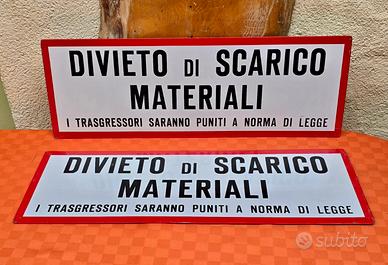 Coppia Cartelli Vintage "Divieto di Scarico"