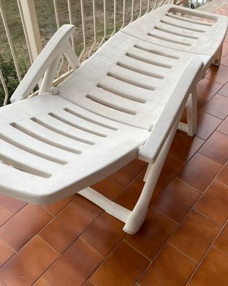 Lettino pieghevole in plastica dura