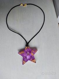 Collana con stella di resina 