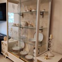 Vetrina in legno bianco