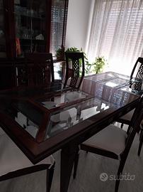 Tavolo in mogano con sedie