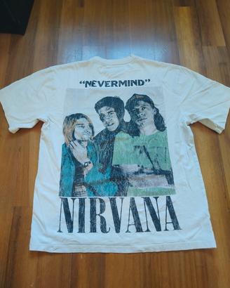 maglietta nirvana pull&bear 