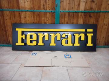 Insegna luminosa FERRARI