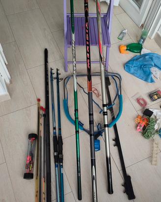 Canne da pesca.