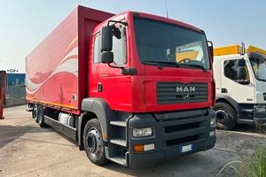 MAN TGA tre assi 6x2 furgone e sponda