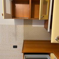 Cucina (spezzata) piu tavolo e sedie