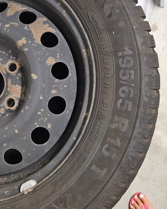 gomme invernali con cerchi misura 195/65 R 15 
