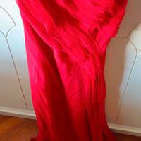 Vari vestiti e giubbotto gas