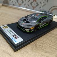 Lamborghini Huracan Evo super trofeo con spilla