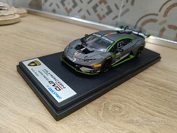 Lamborghini Huracan Evo super trofeo con spilla