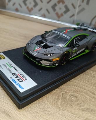 Lamborghini Huracan Evo super trofeo con spilla