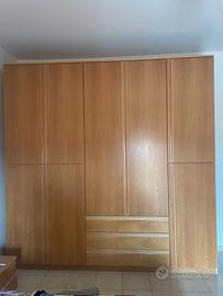 Armadio in legno camera da letto