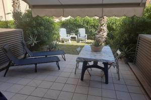 Ceriale bilocale con giardino e box