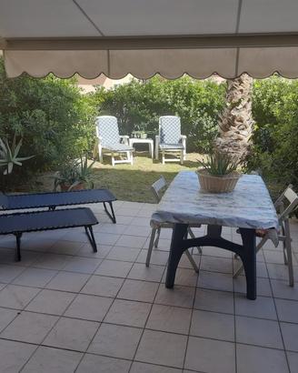 Ceriale bilocale con giardino e box