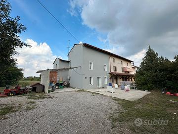 Villetta, schiera 298 mq con giardino 3000mq