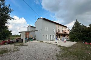 Villetta, schiera 298 mq con giardino 3000mq