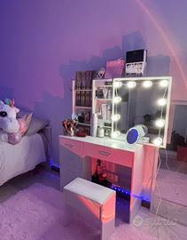 Stazione trucco con luci.