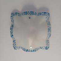 lampadario con elementi blu