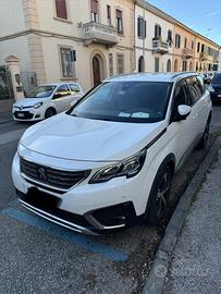 Peugeot 5008 SUV
