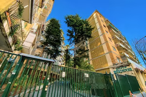 3 LOCALI A NAPOLI