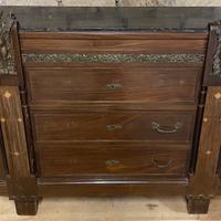 Comó antico e comodini fine 800