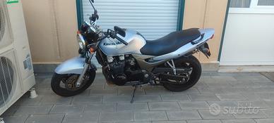 Kawasaki ZR 750  km 44.000 del 2004