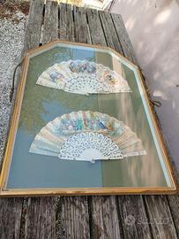 Coppia di ventagli francesi dipinti a mano '800