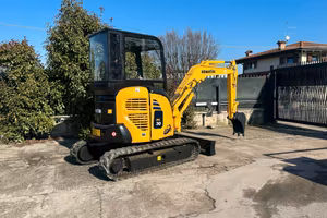 E221 - Escavatore 30 q Komatsu PC30