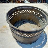 Catino o contenitore in prezioso Bronzo traforato
