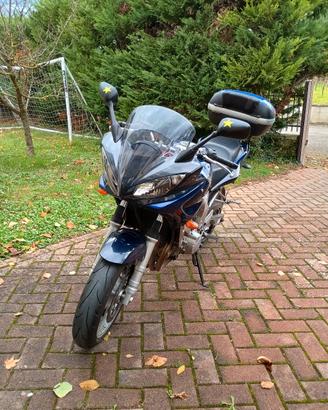 Yamaha FZ6 Fazer 600 blu elettrico del 2005