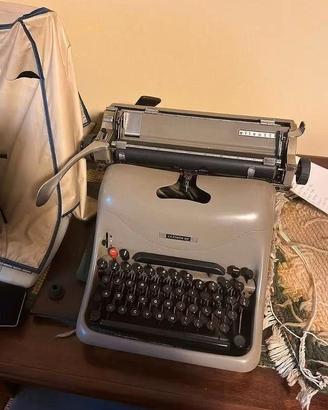 Macchina da scrivere Olivetti Lexikon 80