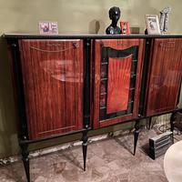 letto . mobili per piatti, tazze e bicchieri