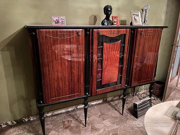 letto . mobili per piatti, tazze e bicchieri