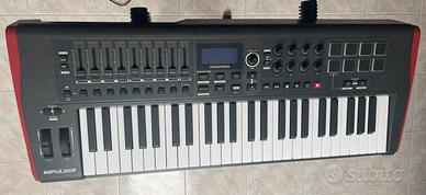 Novation impulse 49 tasti con supporto