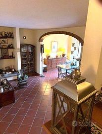 Villetta a schiera di 240 m² con più di 5 locali e
