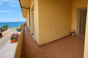 Capo rizzuto a 100m dalla spiaggia