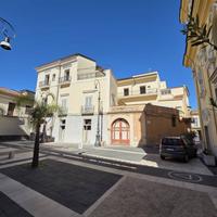 Edificio Multi Appartamenti - Curti