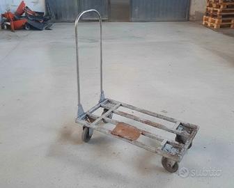 Carrello industriale con struttura rinforzata