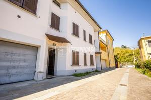 Appartamento al piano terra con giardino privato e
