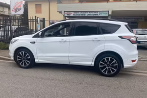 Ford Kuga 1.5 TDCI 120 CV S&S 2WD ST-Line