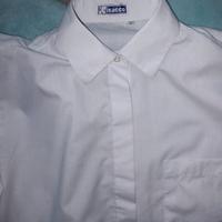 Camicia bianca .  Reception/Sala/Bar. Alberghiero