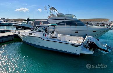 Barca BAYLINER 2352 TROPHY con motore fuoribordo